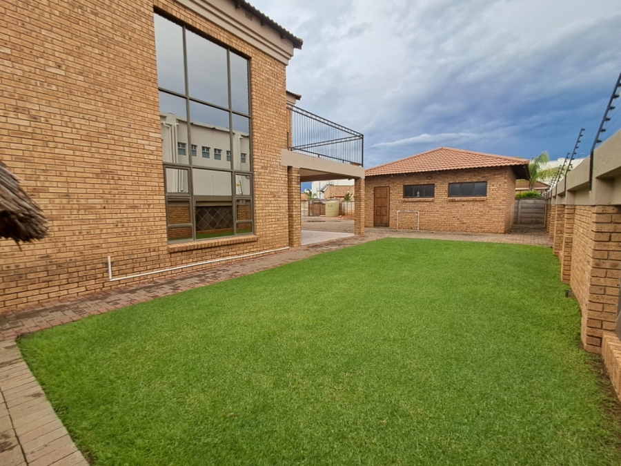 4 Bedroom Property for Sale in Roylglen Gardens Northern Cape